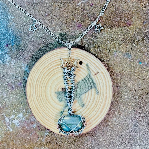 Labradorite Norse Goddess Mjolnir Necklace - Picture 4 of 6
